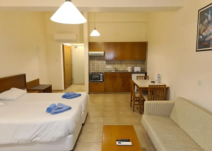 Nissiana Hotel & Bungalows